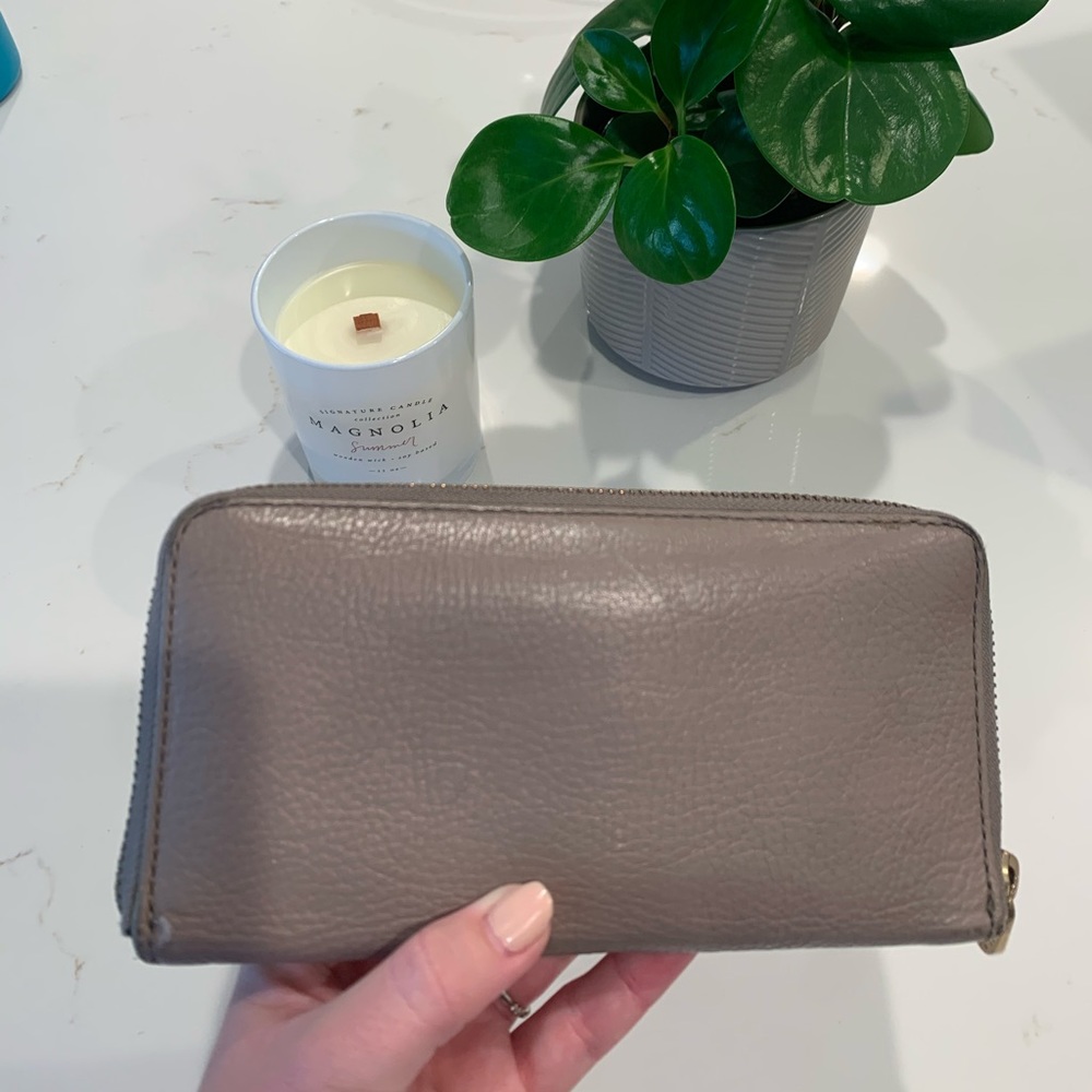 Marc Jacobs Zipper Wallet - Picture 5 of 11